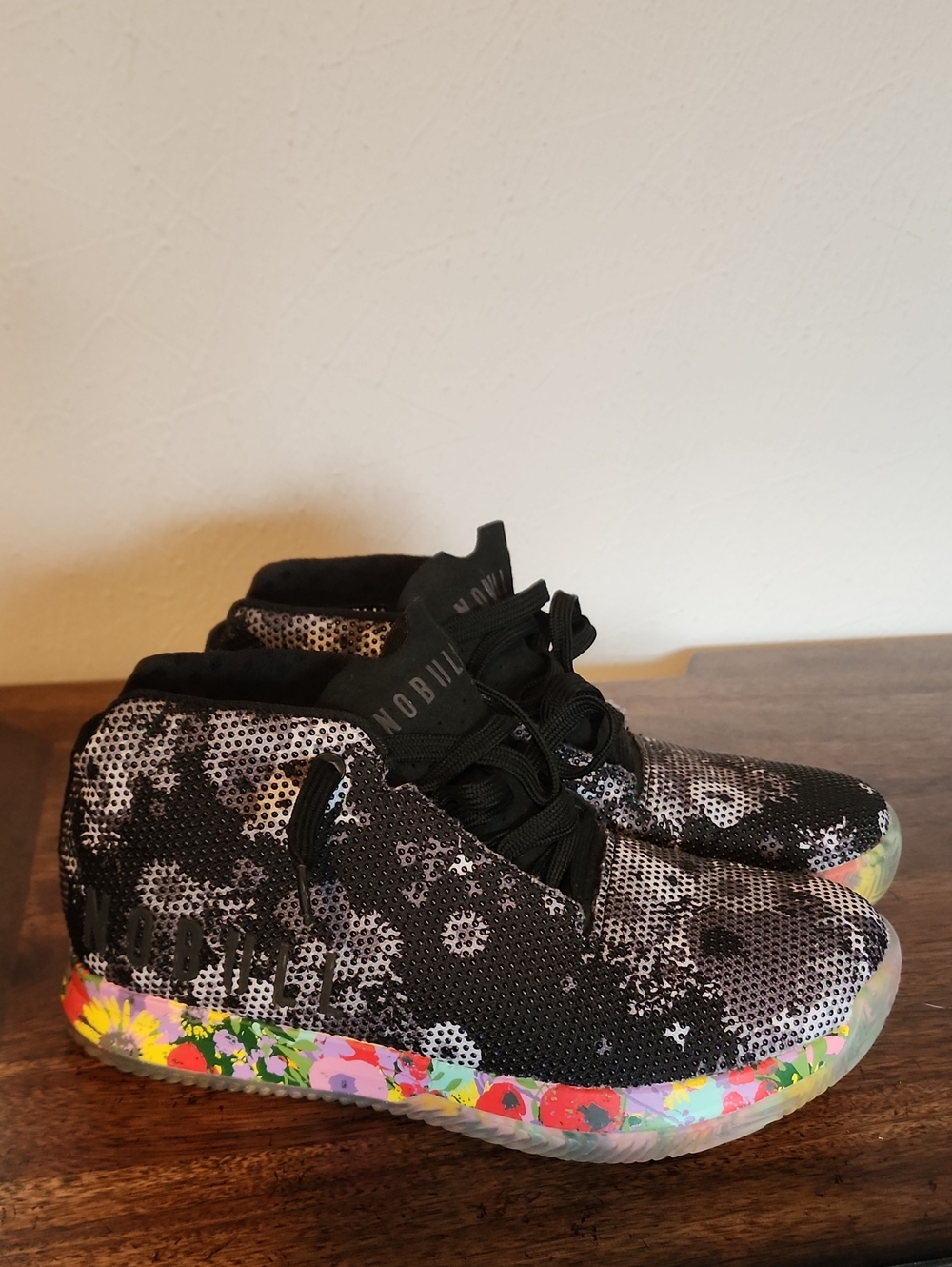 NOBULL Womens High Top Trainers Sz 8